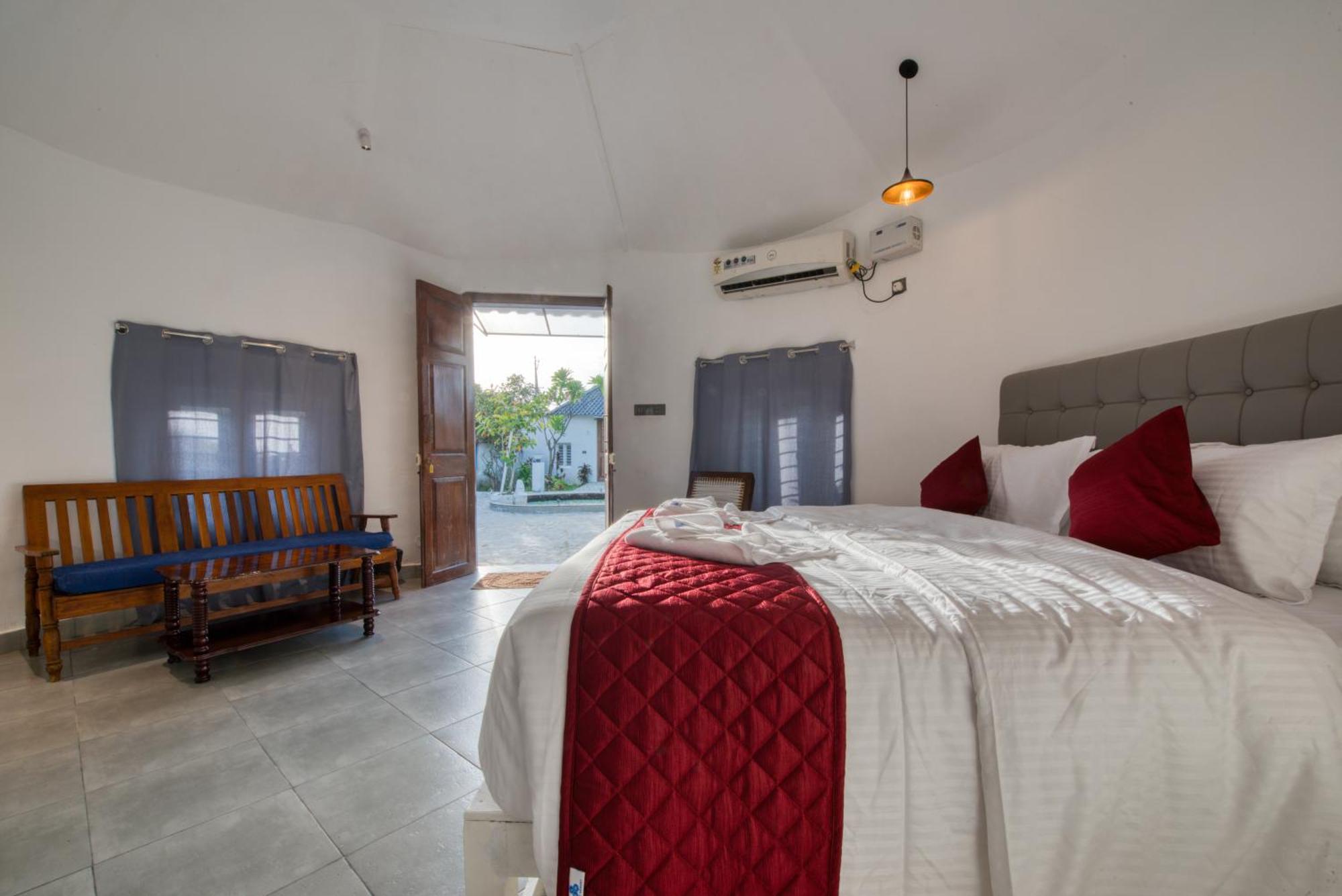 Le Epic Resort Virāmpattinam Exteriör bild