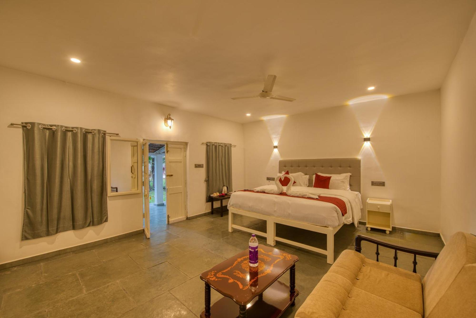 Le Epic Resort Virāmpattinam Exteriör bild
