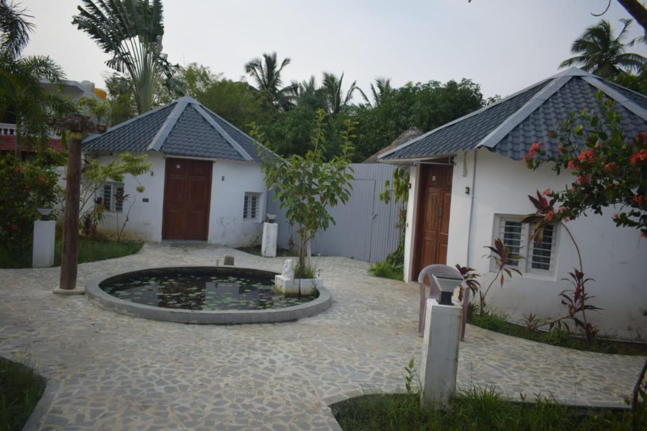 Le Epic Resort Virāmpattinam Exteriör bild